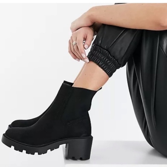 Topshop Black Ankle Booties with Sleek Design - Picture 3 of 3